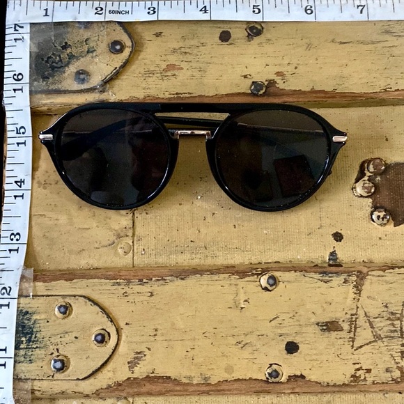 EXPRESS BRAND BLACK GOLD RETRO ROUND SUNGLASSES OS 90s Y2K NWOT - Picture 2 of 4